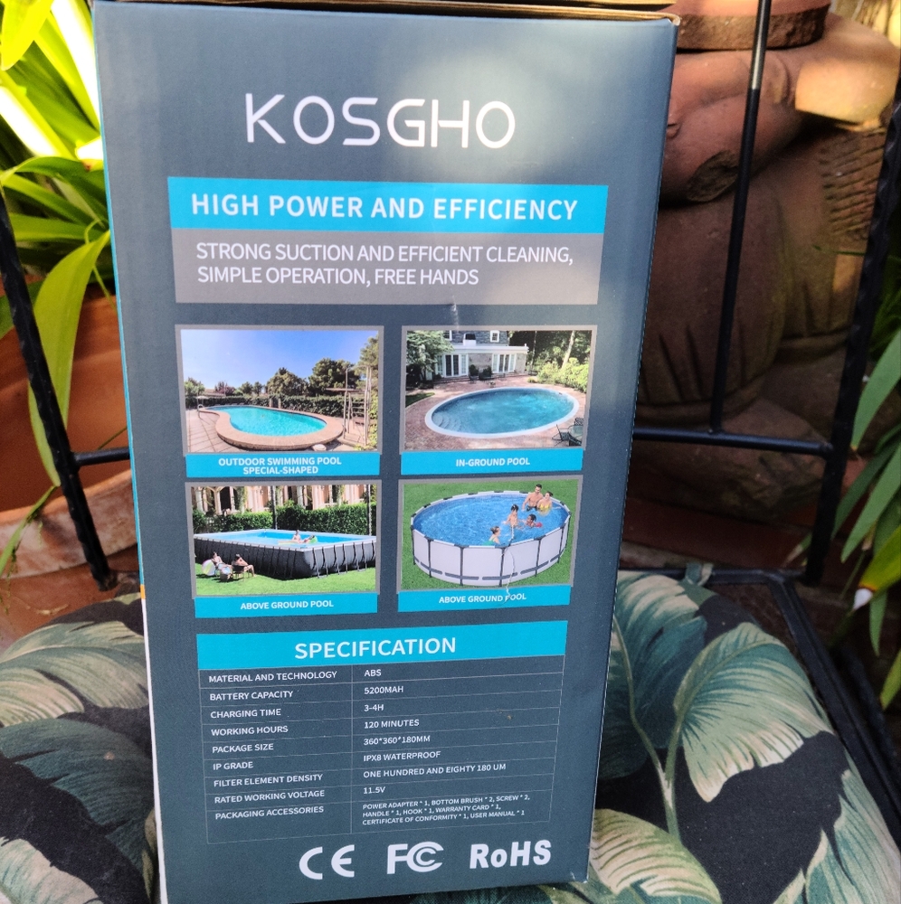 Cordless pool cleaner